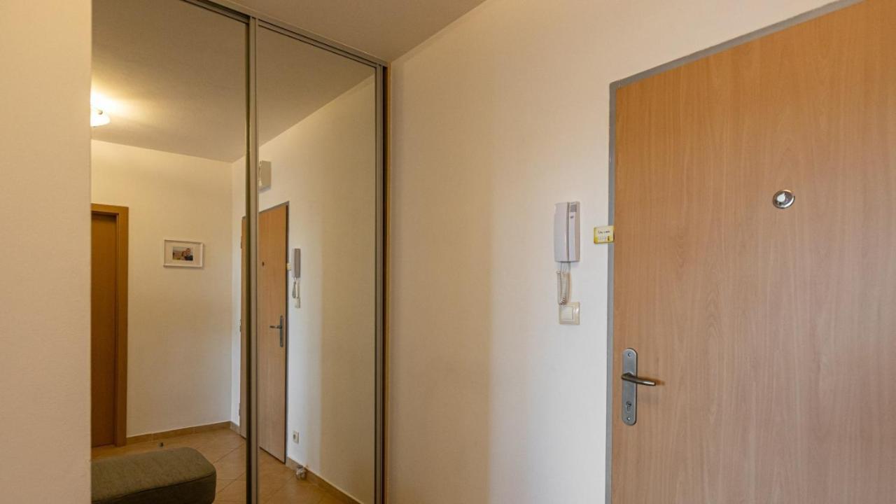 2 Room Apartment With Terrace, New Building, Jegeho Pressburg Exterior foto