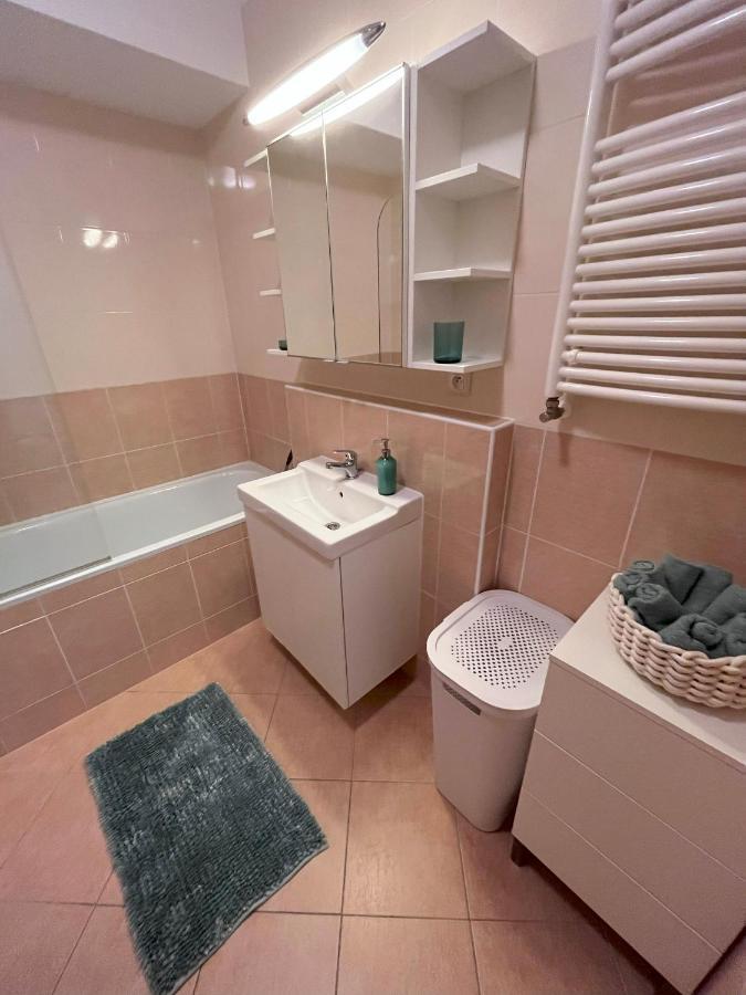 2 Room Apartment With Terrace, New Building, Jegeho Pressburg Exterior foto