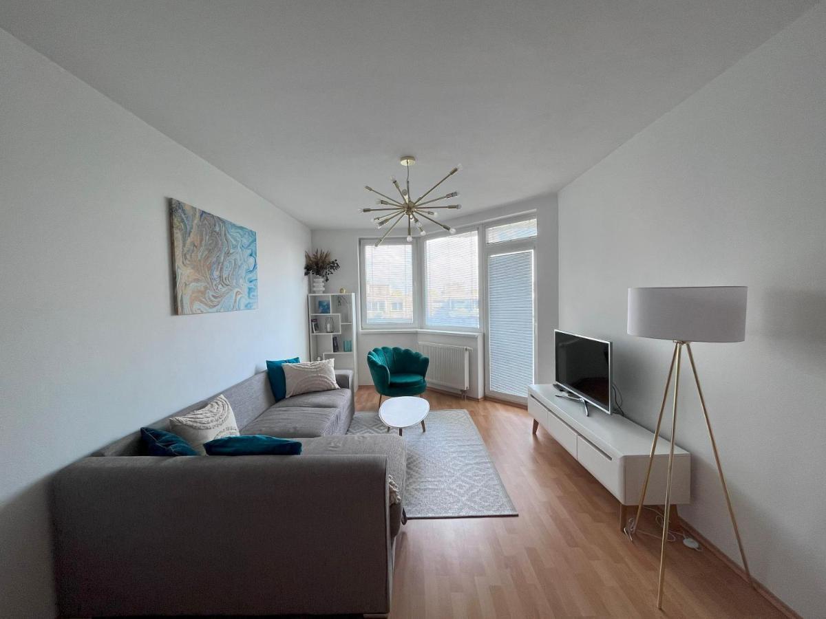 2 Room Apartment With Terrace, New Building, Jegeho Pressburg Exterior foto